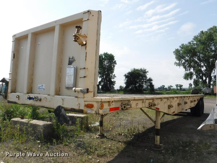 image for item K5918 1979 Utility flatbed trailer