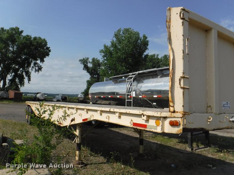image for item K5918 1979 Utility flatbed trailer