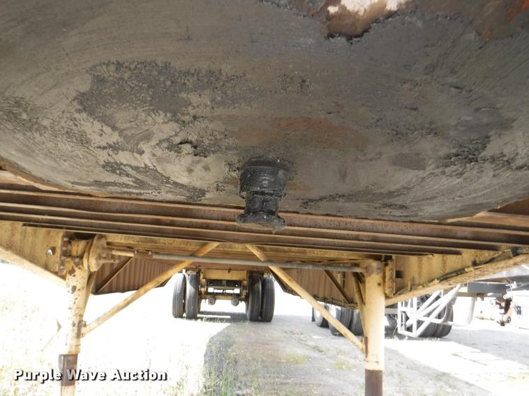 image for item K5918 1979 Utility flatbed trailer