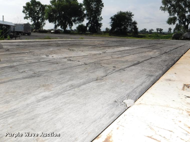 image for item K5918 1979 Utility flatbed trailer