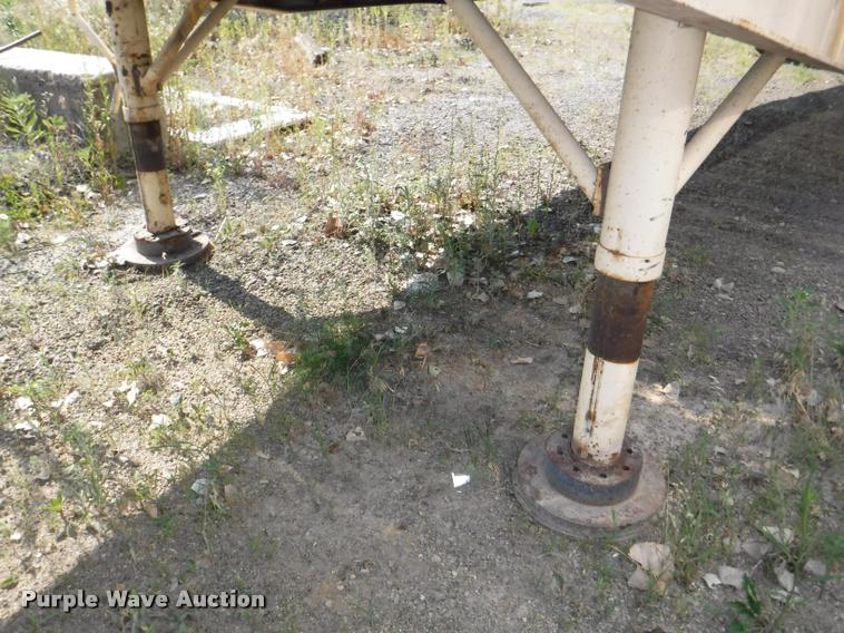 image for item K5918 1979 Utility flatbed trailer