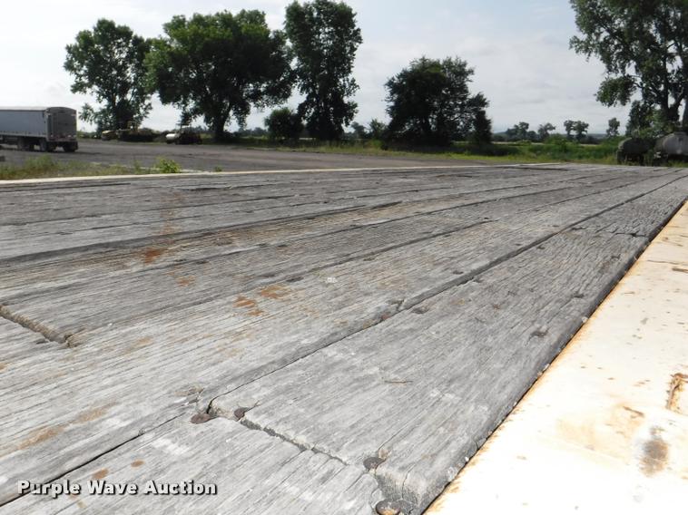 image for item K5918 1979 Utility flatbed trailer