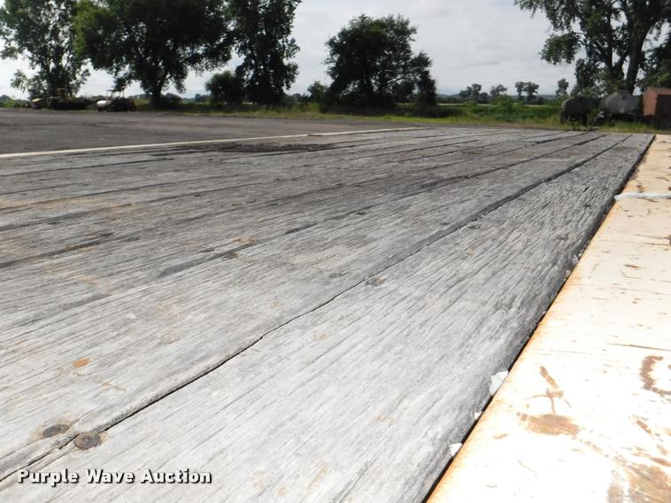 image for item K5918 1979 Utility flatbed trailer