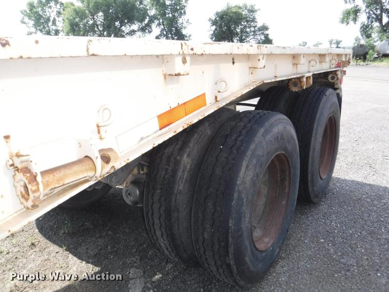 image for item K5918 1979 Utility flatbed trailer