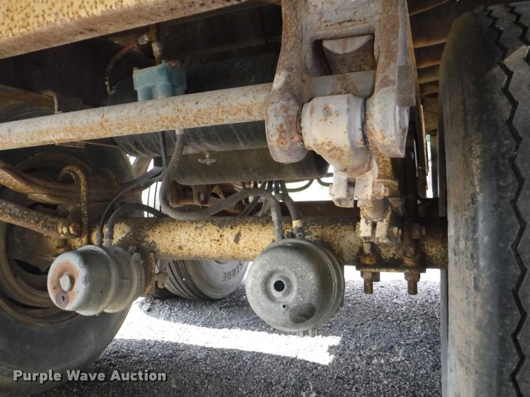 image for item K5918 1979 Utility flatbed trailer