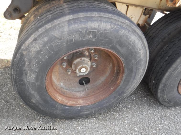 image for item K5918 1979 Utility flatbed trailer