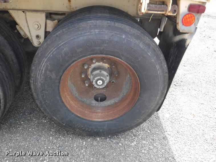 image for item K5918 1979 Utility flatbed trailer