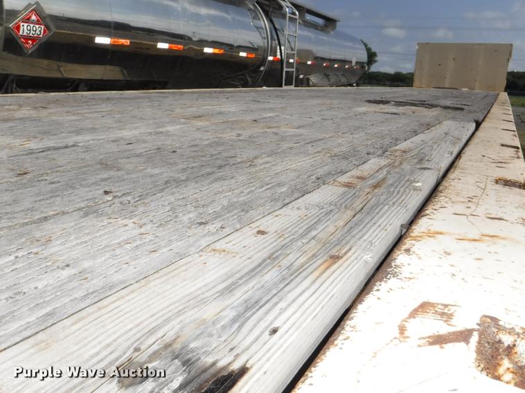 image for item K5918 1979 Utility flatbed trailer