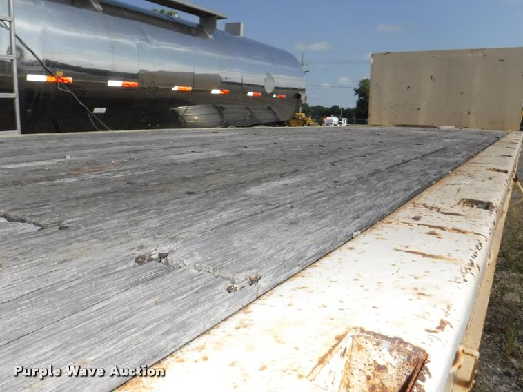 image for item K5918 1979 Utility flatbed trailer