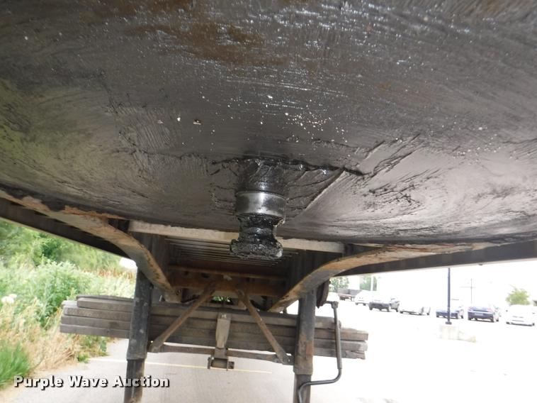 image for item K5986 2005 Wilson CF-900 flatbed trailer