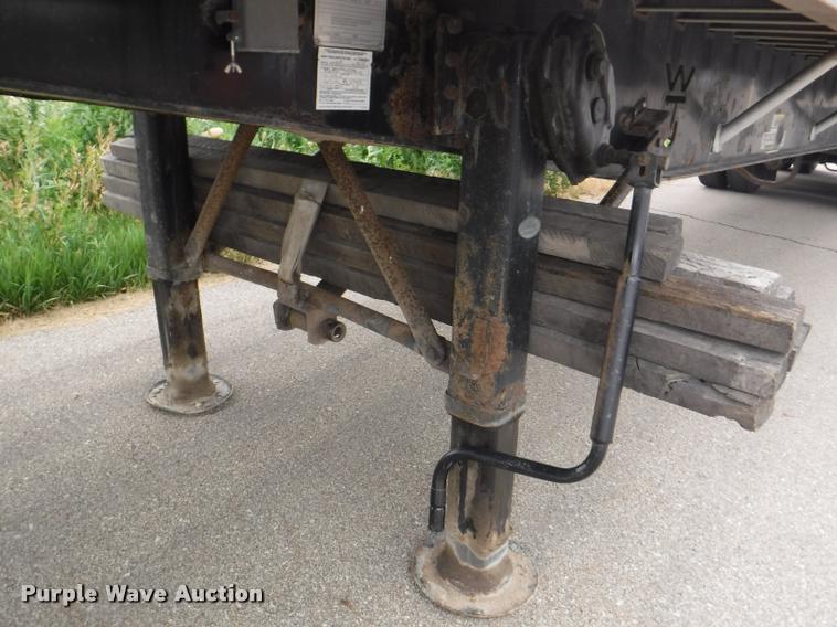 image for item K5986 2005 Wilson CF-900 flatbed trailer