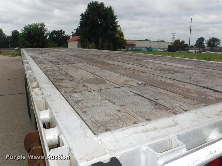 image for item K5986 2005 Wilson CF-900 flatbed trailer