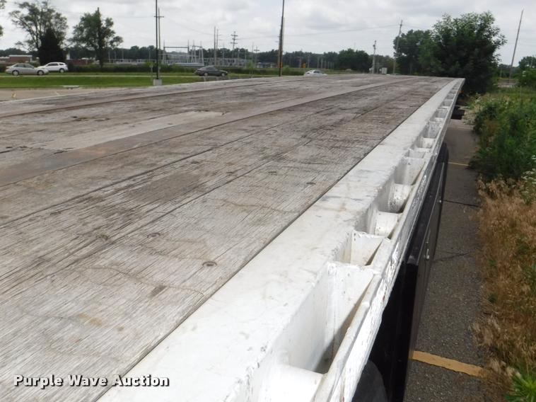 image for item K5986 2005 Wilson CF-900 flatbed trailer