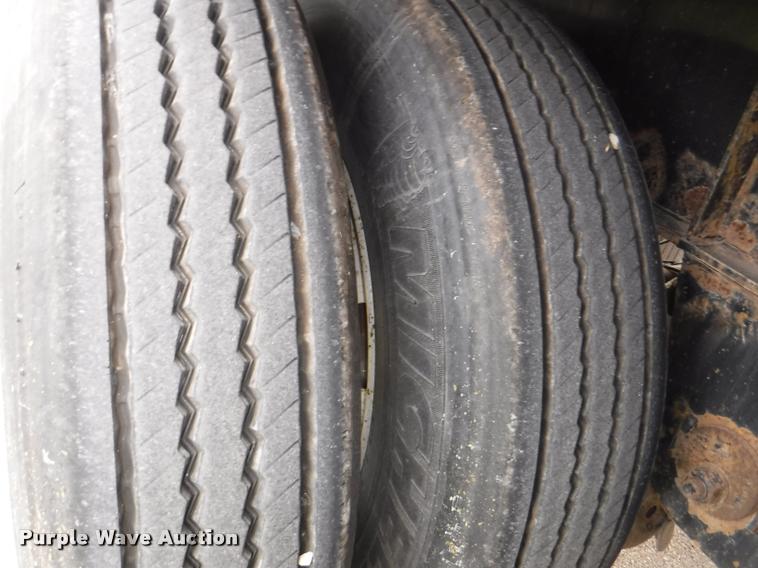 image for item K5986 2005 Wilson CF-900 flatbed trailer