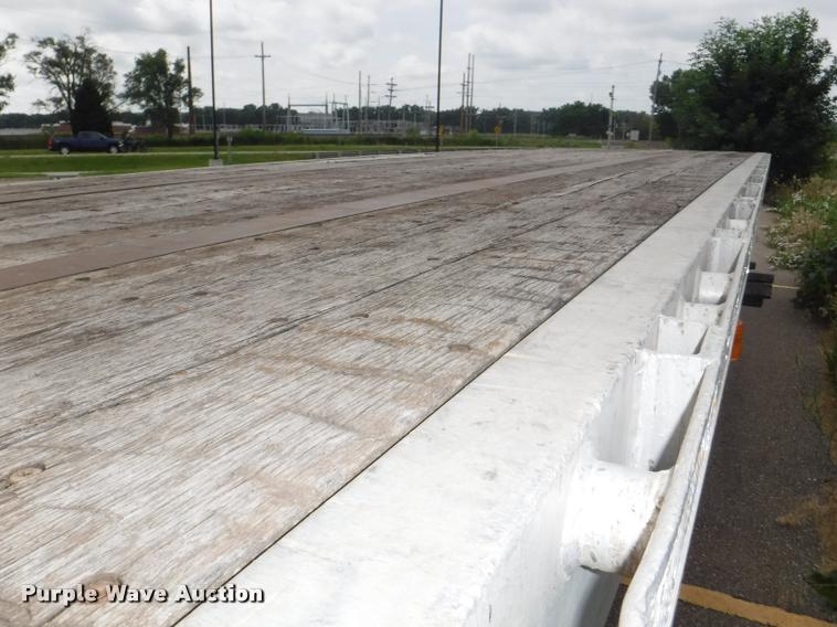 image for item K5986 2005 Wilson CF-900 flatbed trailer