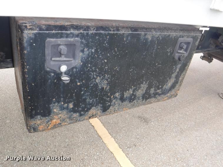 image for item K5986 2005 Wilson CF-900 flatbed trailer