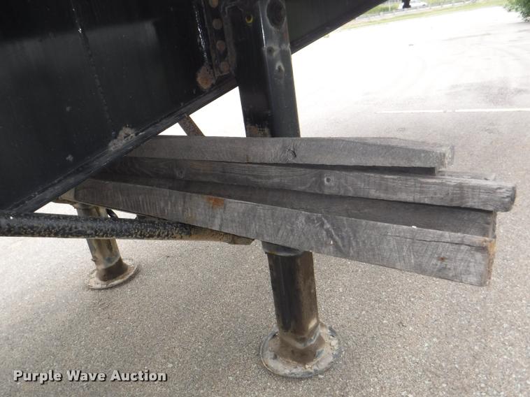 image for item K5986 2005 Wilson CF-900 flatbed trailer