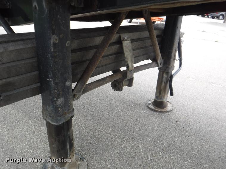 image for item K5986 2005 Wilson CF-900 flatbed trailer