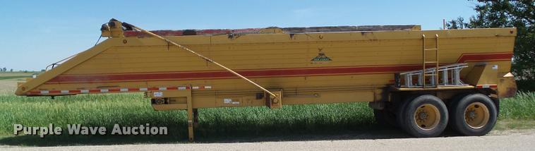 image for item L5600 1991 Flowboy live bottom trailer