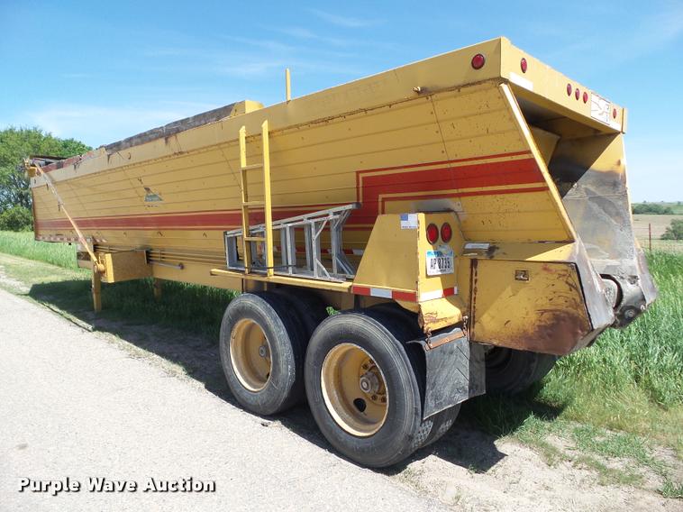 image for item L5600 1991 Flowboy live bottom trailer