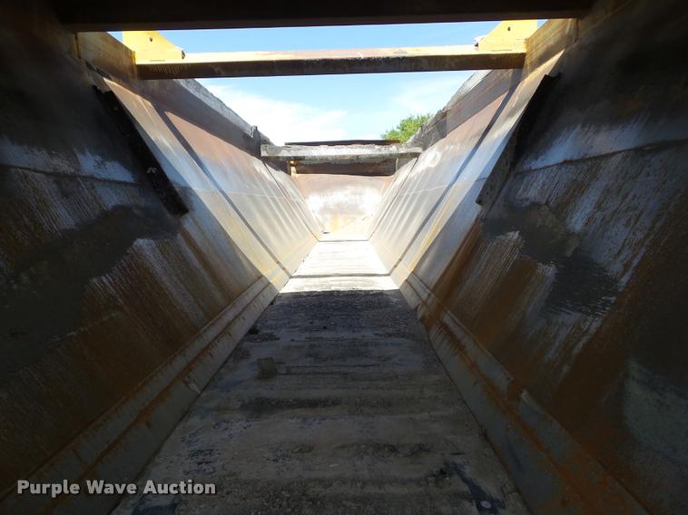 image for item L5600 1991 Flowboy live bottom trailer