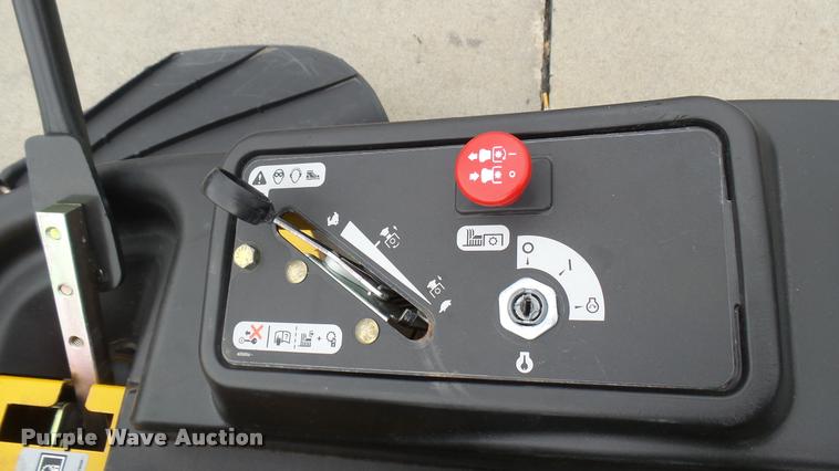 image for item AR9796 2016 Hustler Raptor 934794 ZTR lawn mower