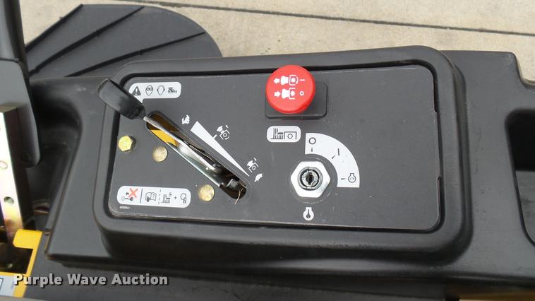 image for item AR9797 2016 Hustler Raptor 934794 ZTR lawn mower