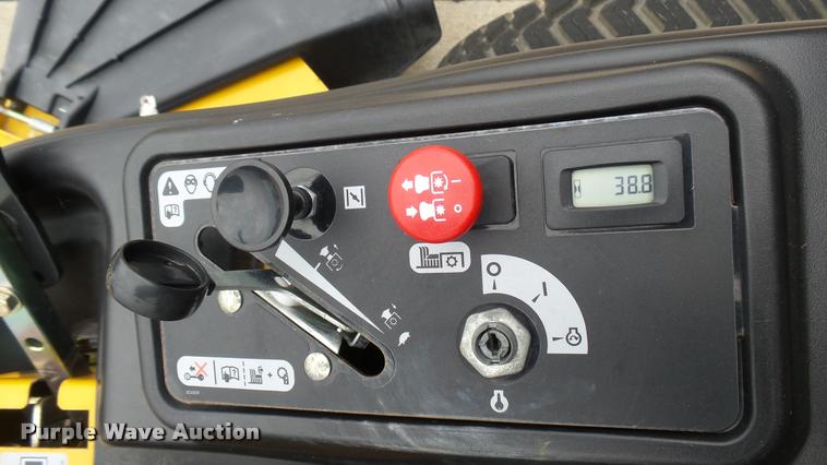 image for item AR9822 2015 Hustler Raptor SD 932558 ZTR lawn mower