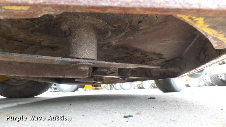 image for item AR9826 2015 Hustler Raptor SD 933127 ZTR lawn mower