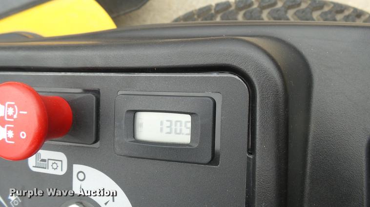 image for item AR9827 2015 Hustler Raptor SD 933127 ZTR lawn mower