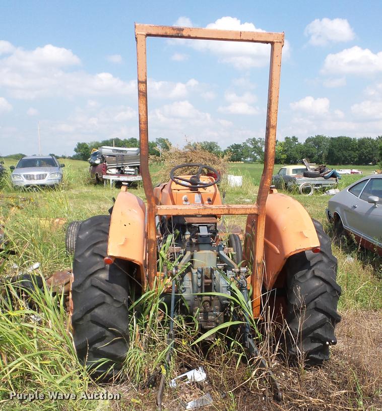image for item BI9668 Kubota L285 tractor