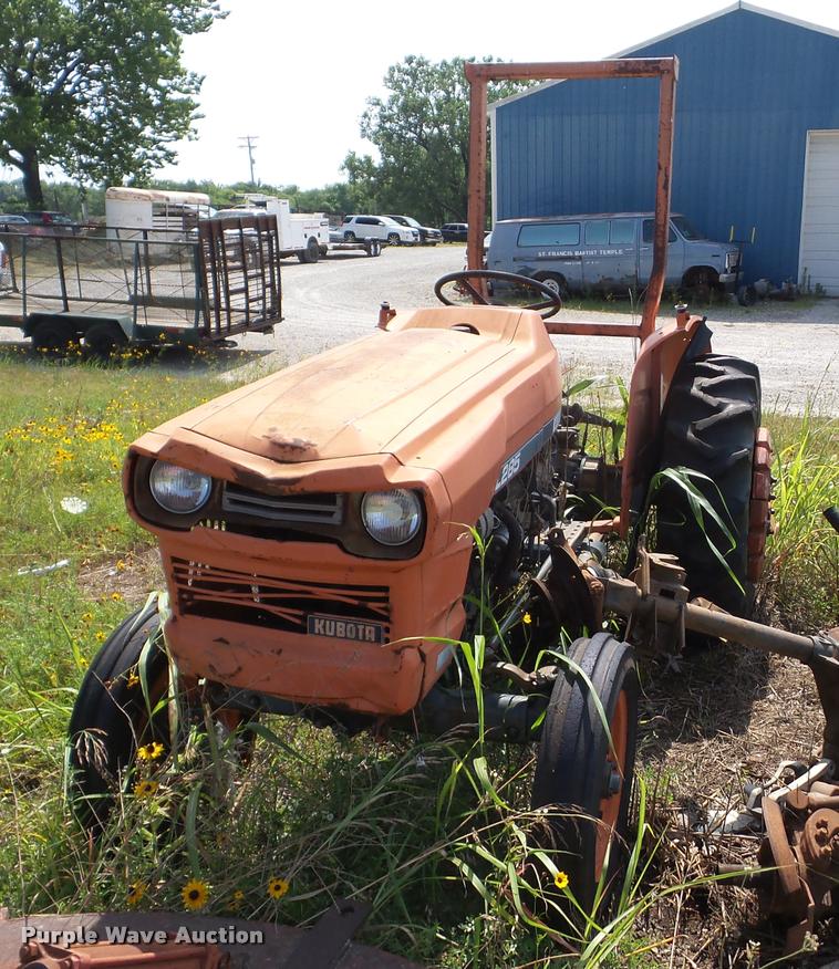 image for item BI9668 Kubota L285 tractor