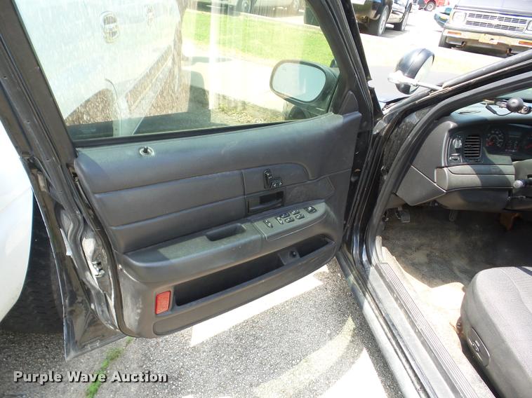 image for item BI9677 2006 Ford Crown Victoria Police Interceptor