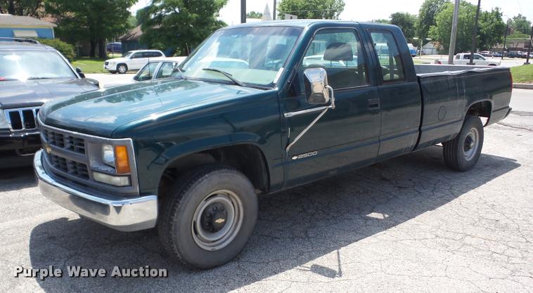 image for item BI9678 2000 Chevrolet 2500 Ext. Cab pickup truck