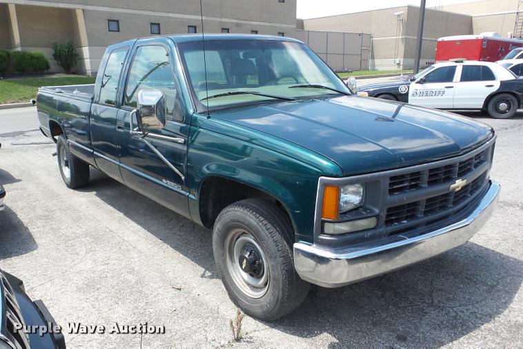 image for item BI9678 2000 Chevrolet 2500 Ext. Cab pickup truck