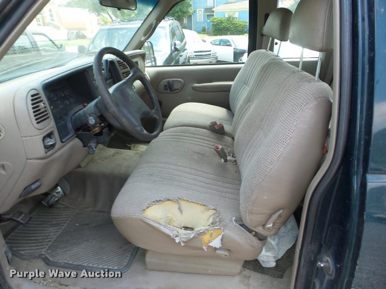 image for item BI9678 2000 Chevrolet 2500 Ext. Cab pickup truck