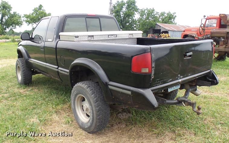 image for item CA9024 1997 GMC Sonoma Ext. Cab pickup truck