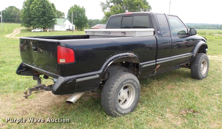 image for item CA9024 1997 GMC Sonoma Ext. Cab pickup truck