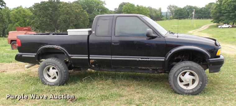 image for item CA9024 1997 GMC Sonoma Ext. Cab pickup truck