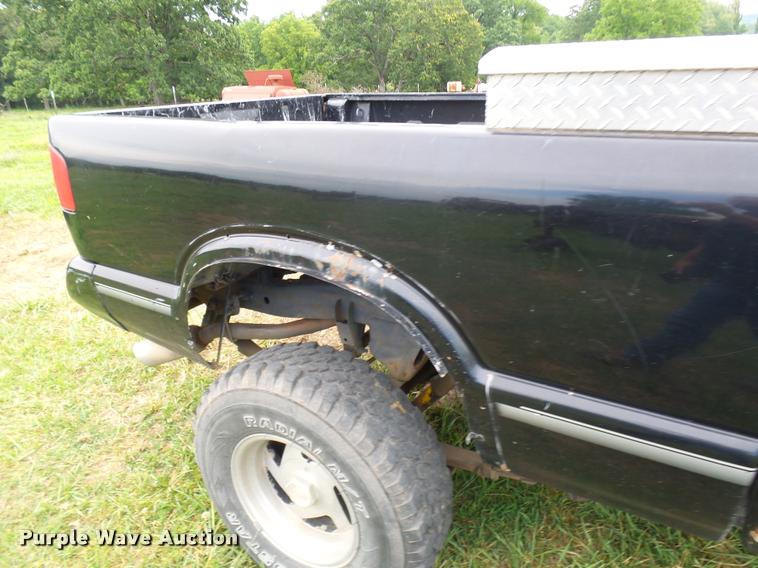 image for item CA9024 1997 GMC Sonoma Ext. Cab pickup truck