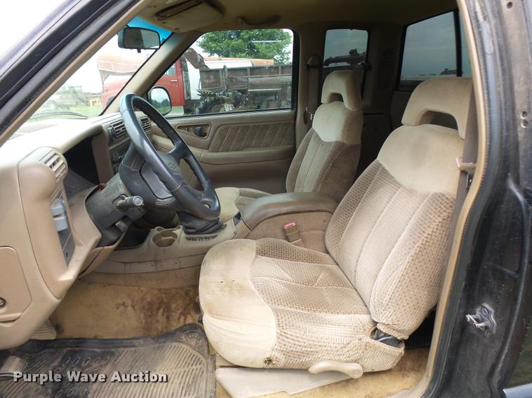 image for item CA9024 1997 GMC Sonoma Ext. Cab pickup truck