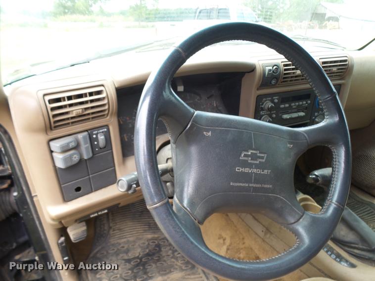 image for item CA9024 1997 GMC Sonoma Ext. Cab pickup truck