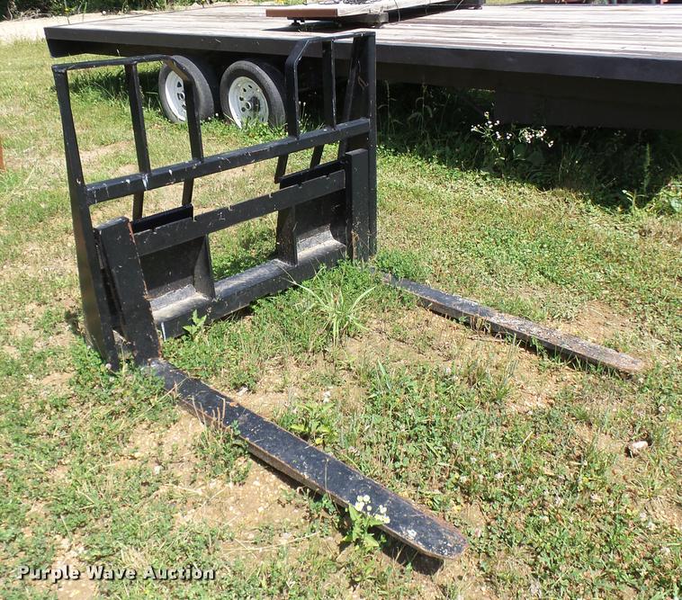 image for item CA9028 Skid steer pallet forks