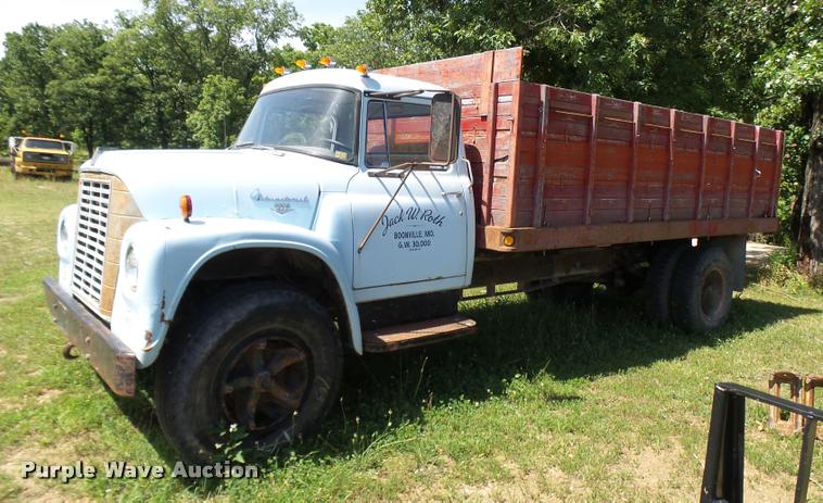 image for item CA9029 1966 International Loadstar 1600 dump truck
