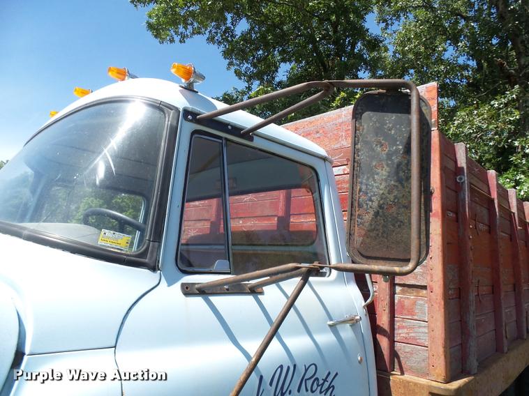 image for item CA9029 1966 International Loadstar 1600 dump truck
