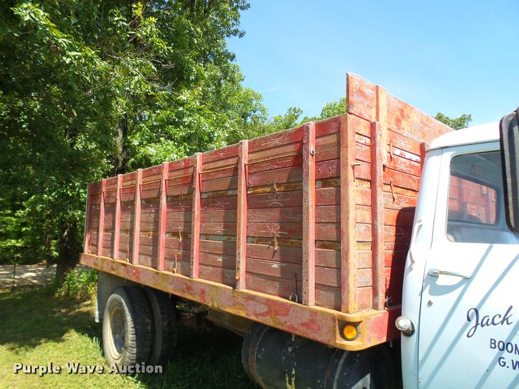 image for item CA9029 1966 International Loadstar 1600 dump truck