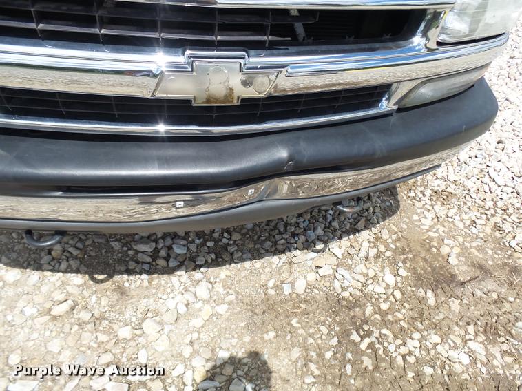 image for item CC9228 2003 Chevrolet Suburban 1500 SUV