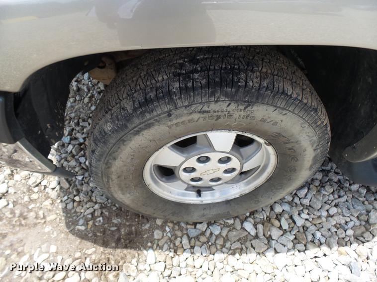 image for item CC9228 2003 Chevrolet Suburban 1500 SUV