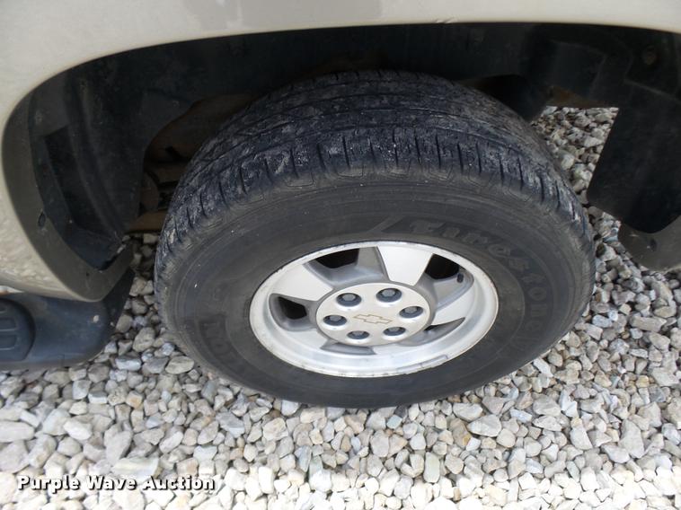 image for item CC9228 2003 Chevrolet Suburban 1500 SUV