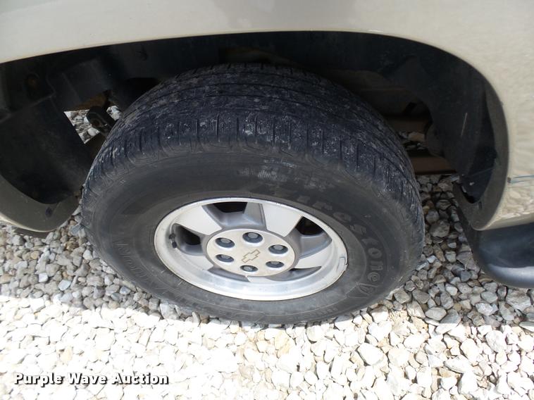image for item CC9228 2003 Chevrolet Suburban 1500 SUV